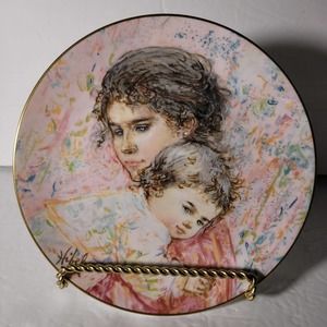 Royal Doulton, Marilyn and Child Vintage Plate